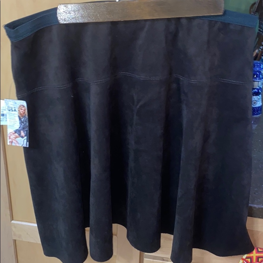 Karen Kane suede like fabric beautiful skirt new